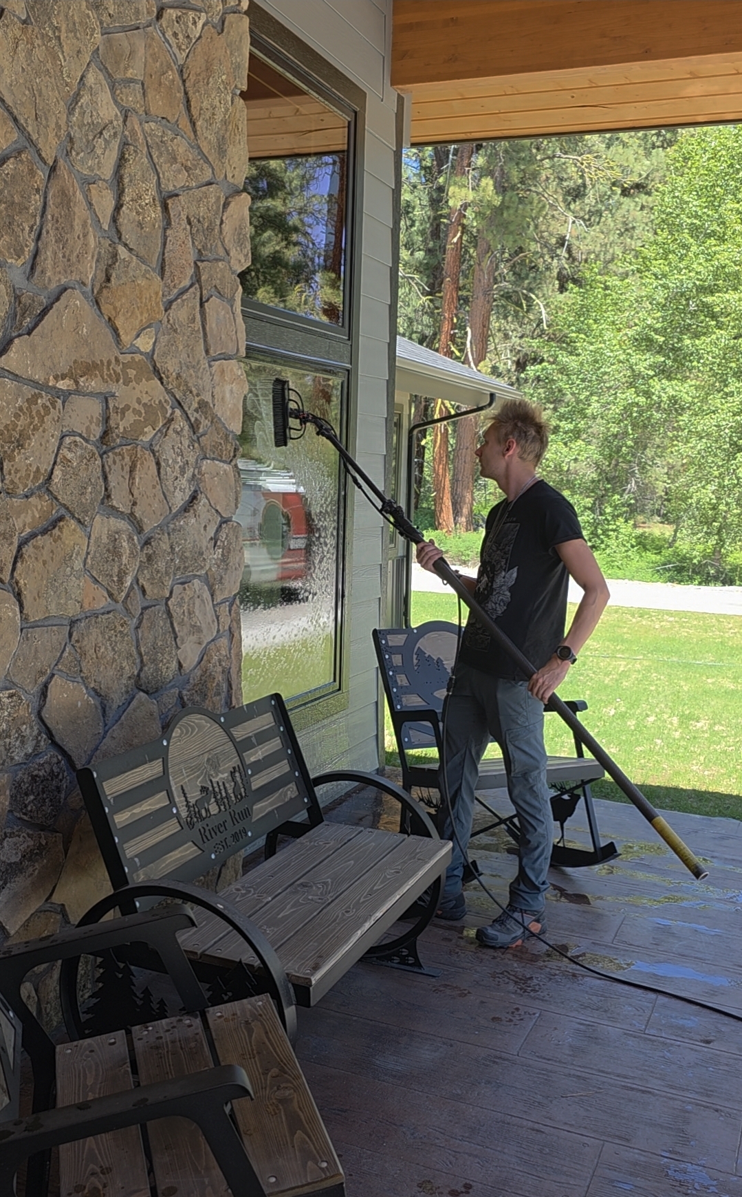 Clean residential windows on a Meridian Idaho home in spring sunshine